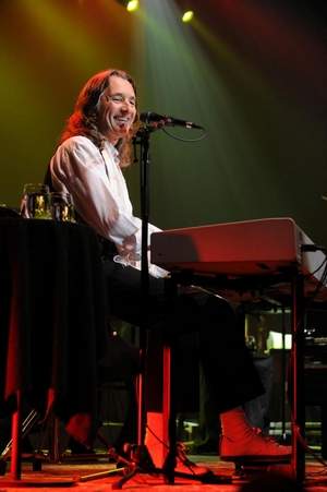 Roger Hodgson at the keyboards.