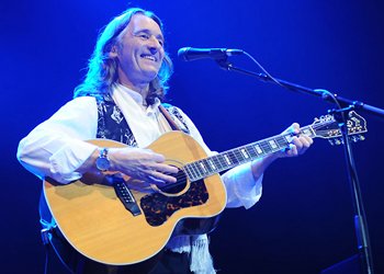 Following the postponement of a handful of Northeastern U.S. concerts in the wake of Hurricane Sandy, Roger Hodgson, co-founder and original singer/songwriter from Supertramp, picked up the U.S. leg of the 2012 'Breakfast in America Tour' on Sunday (11/4) in the Boston area, which was spared the level of devastation wreaked on New York, Connecticut and New Jersey.